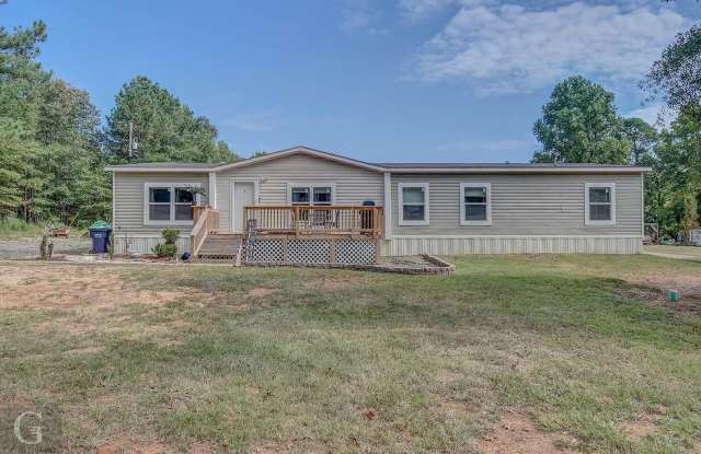 4BD/2BA home with fenced back yard. photos photos