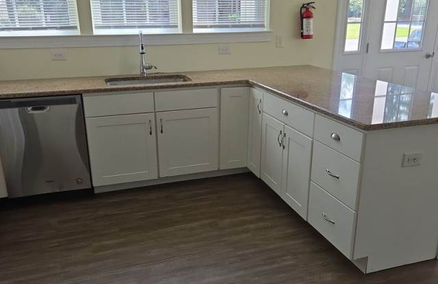 Now Showing for 2026-2027 school year 6/1 move in 10 Bedroom 4.5 Bath College rental Gallery 4