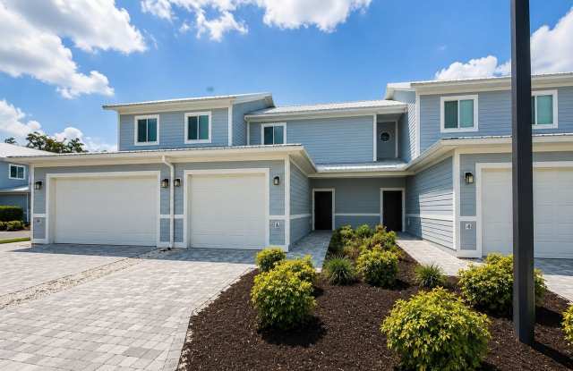 Stylish & Spacious Townhome Living in Winter Haven | 2 Bed • 2.5 Bath | Modern Comfort ! Gallery 3