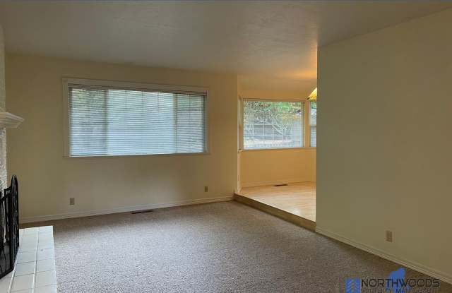 Inviting 3 Bedroom 2 Bath Home in Quiet Neighborhood Gallery 3
