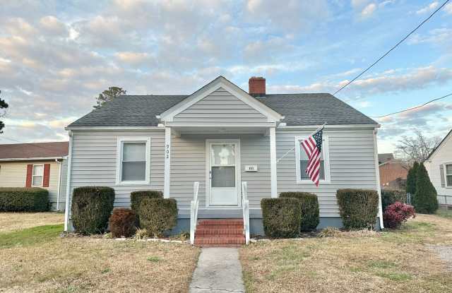 Charming 2BR/1BA Bungalow in Historic Downtown! photos photos