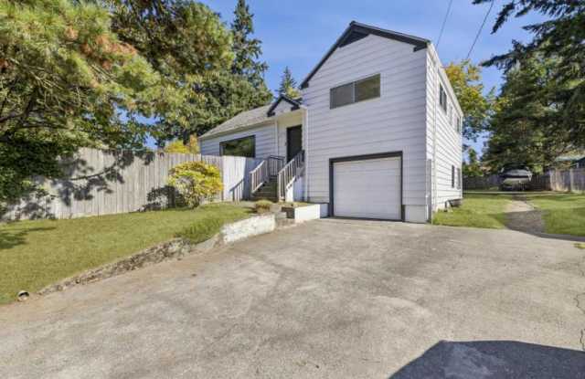 12718 5th Ave. NE Gallery 1