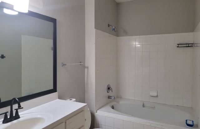 Newly renovated Three Bedroom Townhouse photos photos