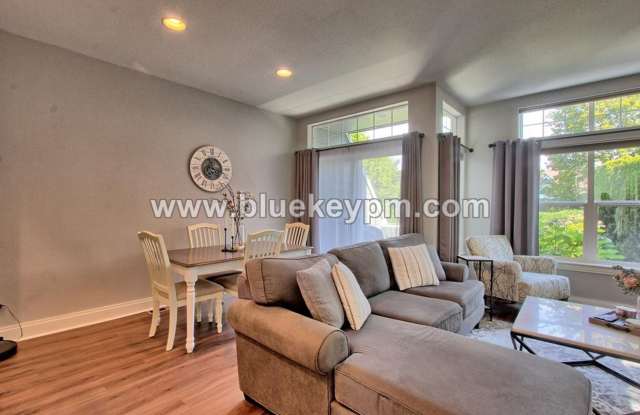 2 Bed, 2.5 Baths Townhome in Beaverton Near Greenway Park Gallery 4