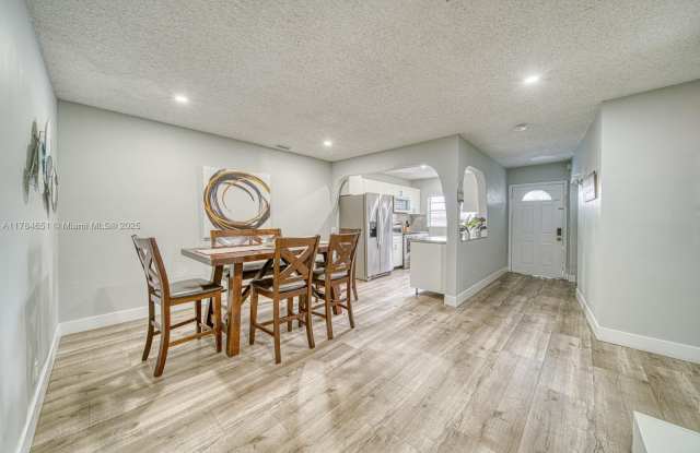 7620 SW 21st St photos photos
