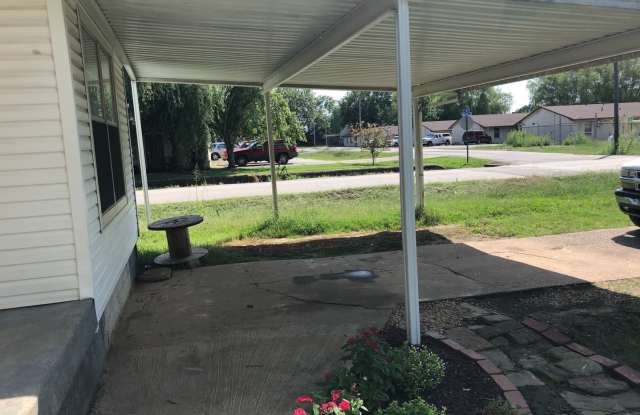 3 BEDROOM HOME w/CARPORT Gallery 3