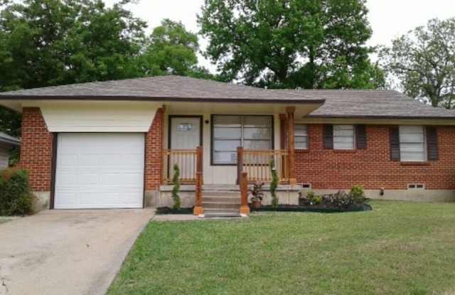 1131 Waweenoc Ave - 1131 Waweenoc Avenue, Dallas, TX 75216