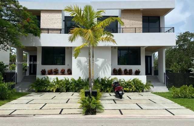 570 Fernwood Rd photos photos