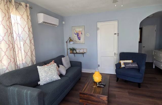 1521 Gold Gallery 4