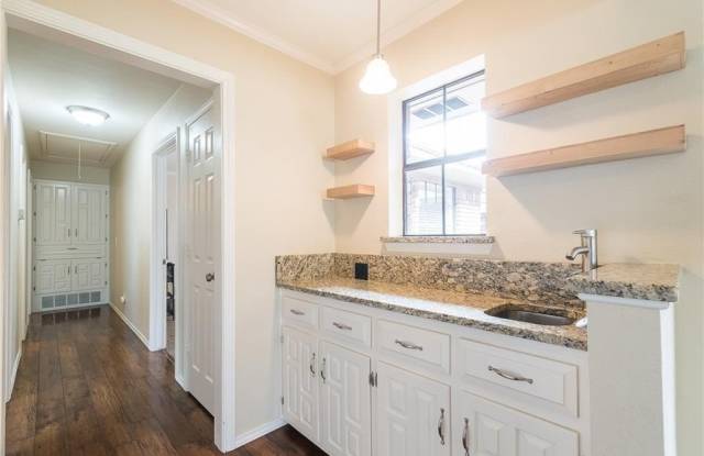 3209 Kingsbridge Drive Gallery 2
