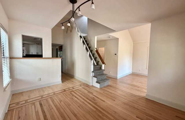 2bed/1.5bath in Brentwood Gallery 4