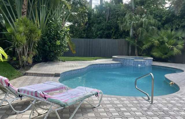 4715 Collier Road photos photos