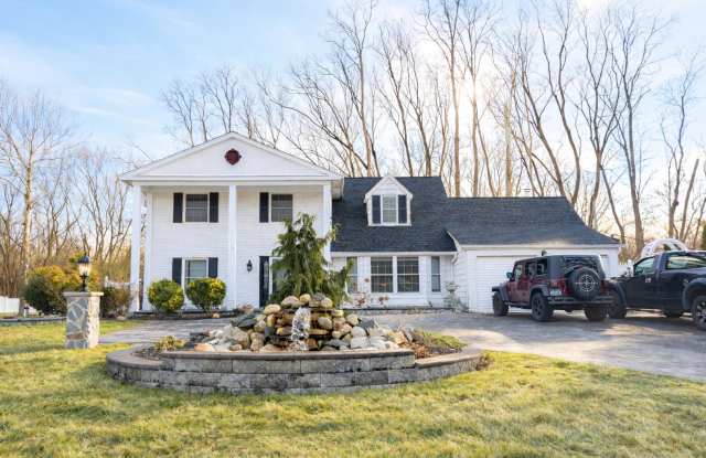 Sophisticated 4 bedroom Home in Coram for rent. photos photos