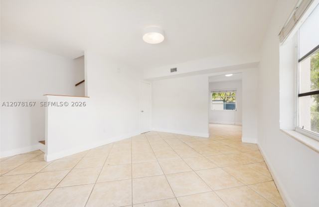 2332 SW 26th Ln Gallery 4