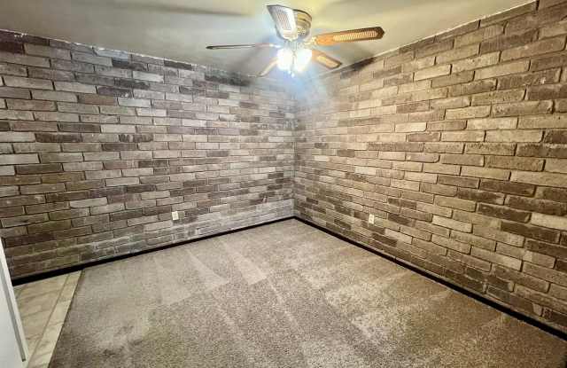 Cozy One Bedroom Apartment! Exposed Brick throughout & Laundry On-Site! Call Today! Gallery 4