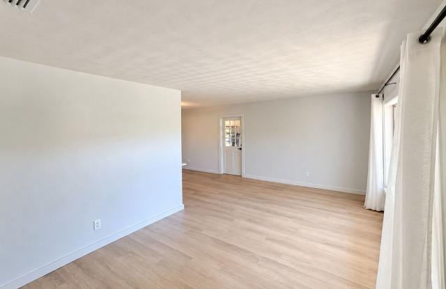 Renovated 4BR/2BA St. Petersburg Home with Fenced Yard & Garage! Gallery 4