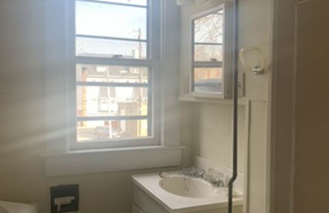1280-1282 Highland Street - 1282 1/2 Gallery 4