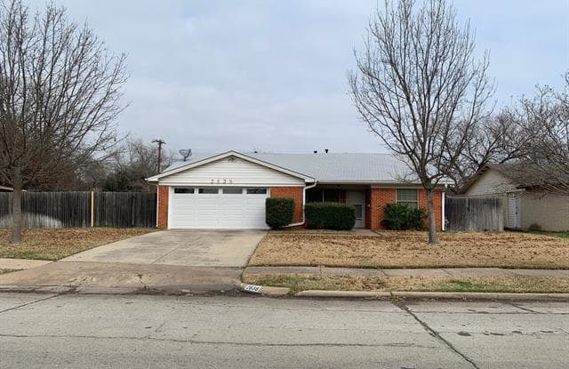 2838 Harvard Street N - 2838 Harvard Street North, Irving, TX 75062
