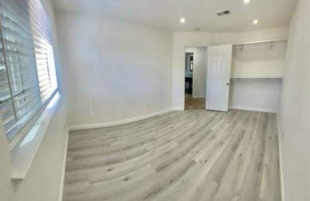 2828 Hillcrest Ave photos photos