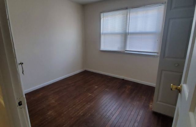1813 Knox St. Gallery 4