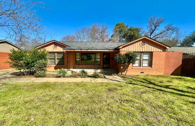 Available! 3/1.5 Single-Family Home in Tyler! photos photos
