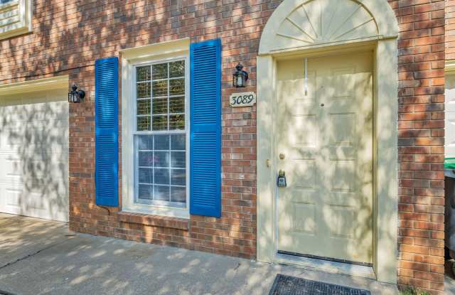 Condo in the Heart of Sango. Super Easy Access to I24 Gallery 4