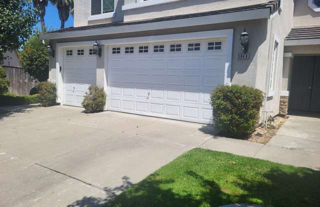 Gorgeous 5bd-3bth Available now!! photos photos