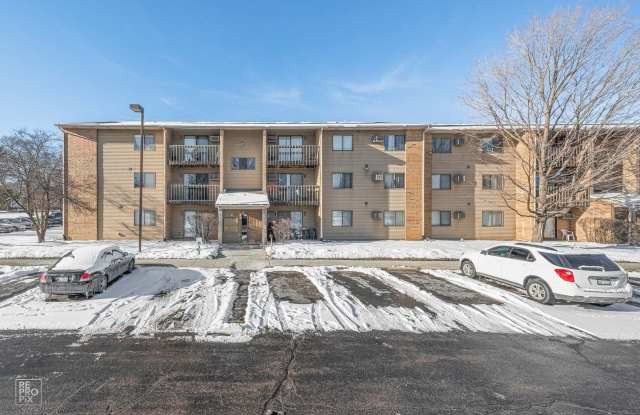 2 Bedroom Condo in the Virginia Road Condominiums in Crystal Lake! photos photos