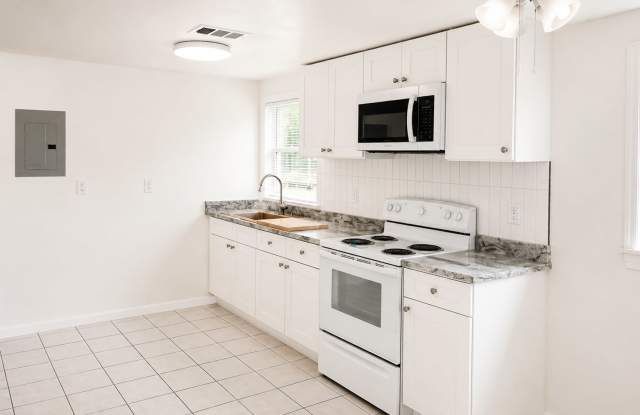 Coming Soon – Move-In Ready 2BR/1BA Duplex with Modern Updates in Prime Zephyrhills Location! Gallery 1
