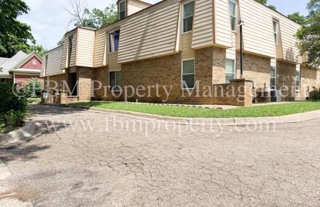 Franklin W 410 / Round - TD - 410 West Franklin Street, Waxahachie, TX 75165