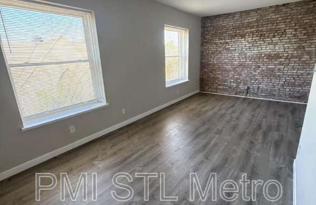 2108 S Spring Avenue Gallery 1