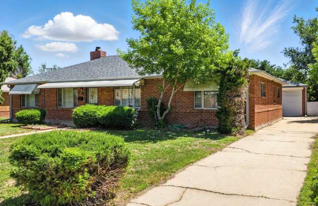 3 Bedroom / 2 Bathroom Home With Large Backyard. Conveniently Located Just Off I-225! photos photos