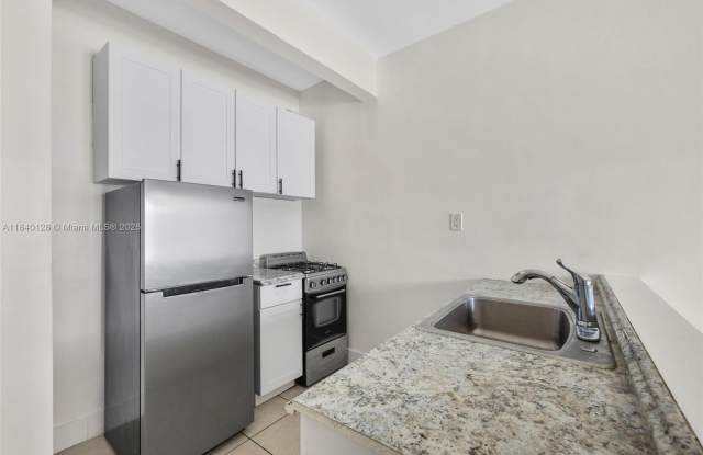 8135 Crespi Blvd photos photos