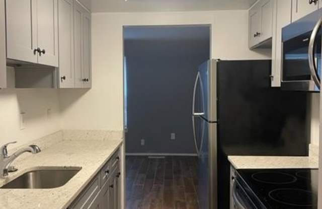 1805 FALCON Court Gallery 4