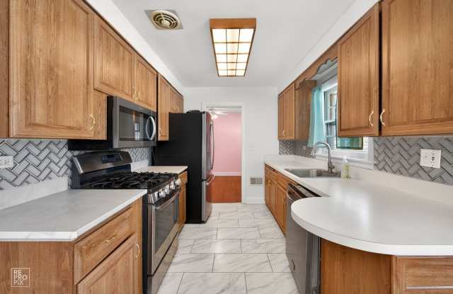 Gorgeous 3 Bedroom Home in Mount Prospect! Gallery 3