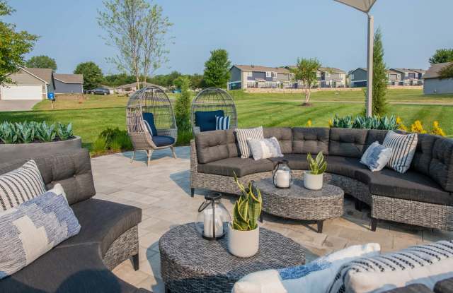Emory Lakes Luxury Apartments Gallery 2