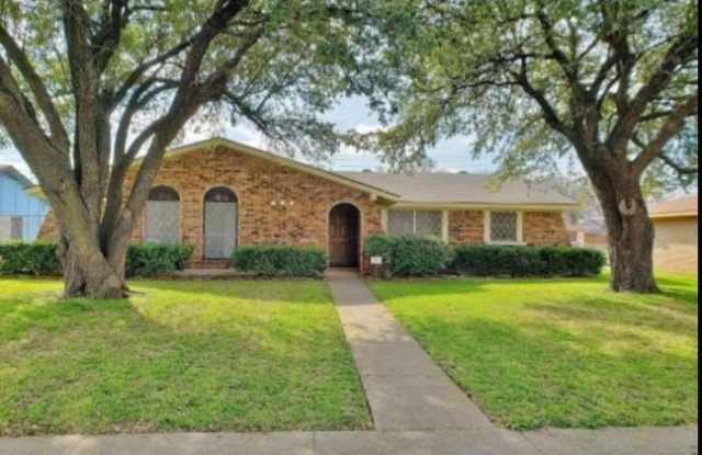 2752 Meadow Isle Lane - 2752 Meadow Isle Lane, Dallas, TX 75237