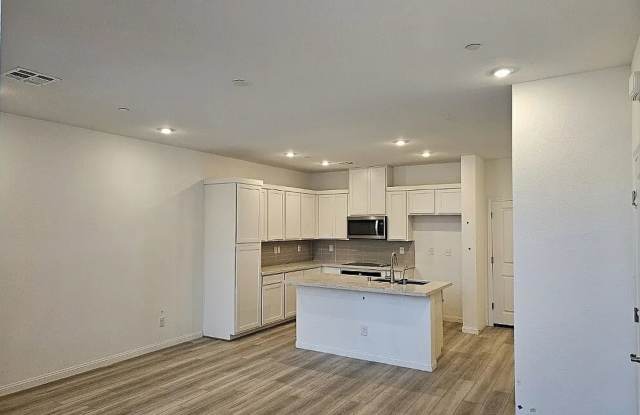 Cadence Townhouse 2 bed 3 bath Gallery 1