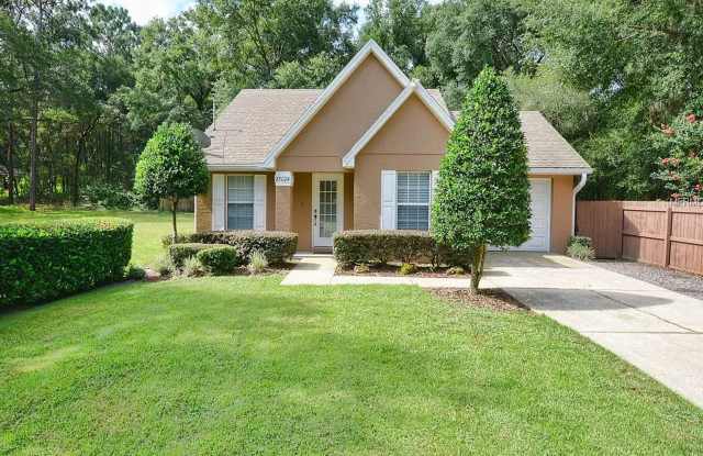 Charming 3/2 with large fenced yard! photos photos