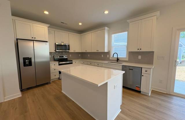 Brand New Townhouses Near Uptown!! Gallery 1