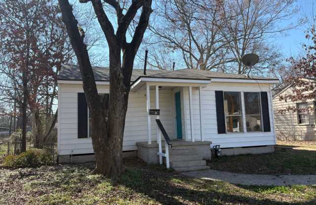 Amazing 2 bedroom/1 bath house with laundry room! photos photos