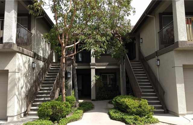 2 Bedroom 2 Bath / Garage Gallery 3