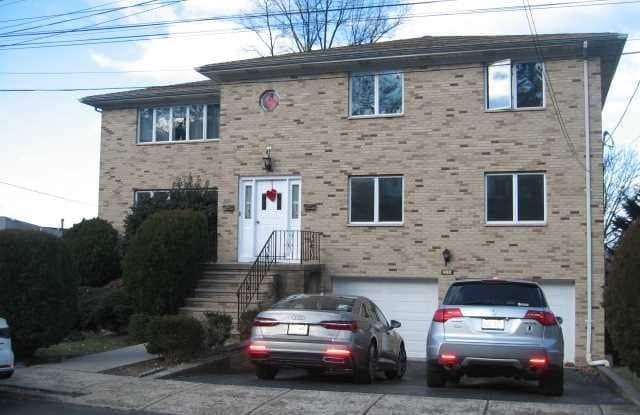 431 Oak Street - 431 Oak Street, Ridgefield, NJ 07657