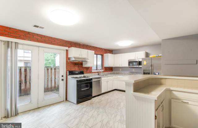 8422 ALAMEDA COURT Gallery 3