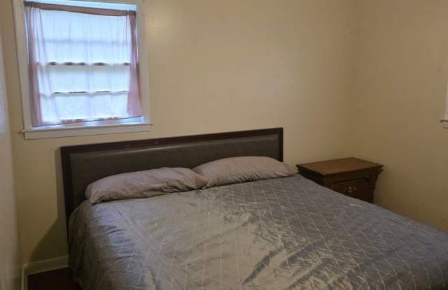 Month to month 1 BR rental Share photos photos