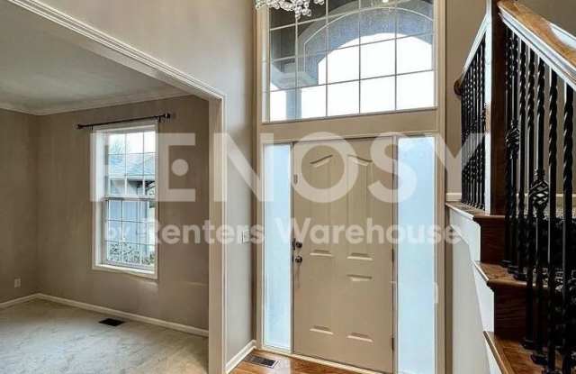 5 Bedroom Home in Overland Park Gallery 4