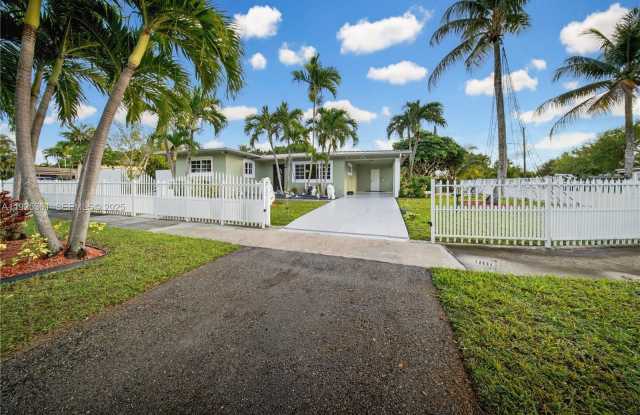 300 NE 175th St photos photos