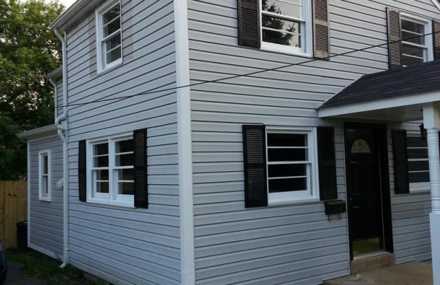 217 ROYAL ST SE - 217 Royal St SE, Leesburg, VA 20175