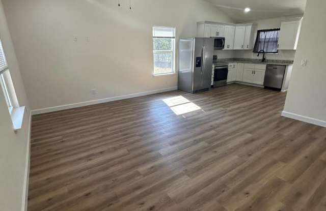 552 Kings Lake Boulevard Gallery 3