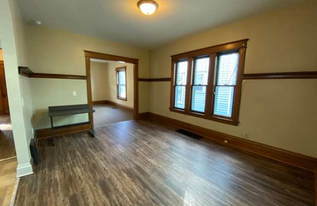 513 Oak - 4 Bed/1 Bath House Near WMU/K College - 513 Oak Street, Kalamazoo, MI 49007